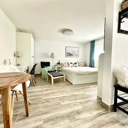 New Sunny 30 M2 In Area With Parking 아파트 *