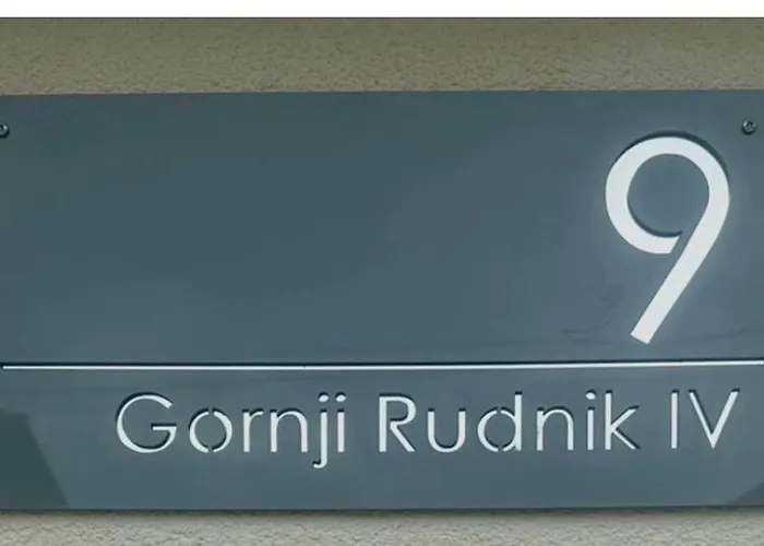 New Sunny 30 M2 In Area With Parking *