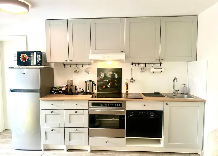 New Sunny 30 M2 In Area With Parking