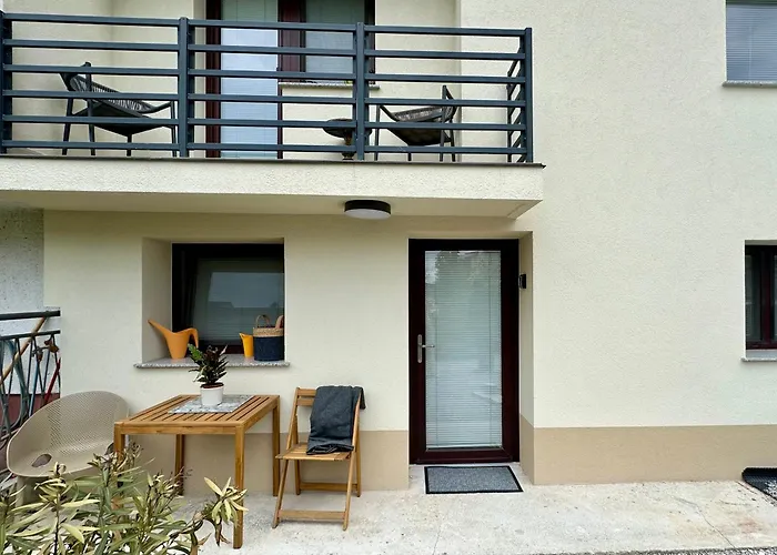 New Sunny 30 M2 In Area With Parking *